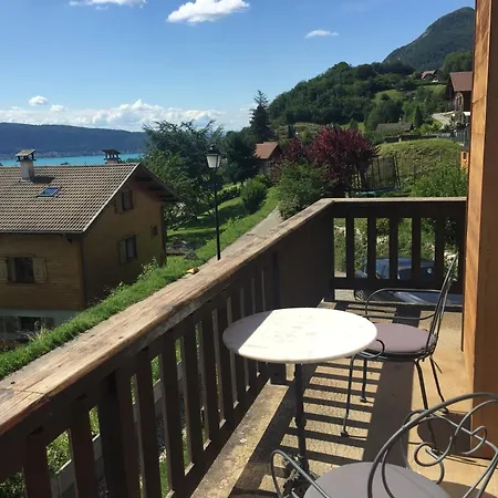 Le Des Voiles Bed & Breakfast