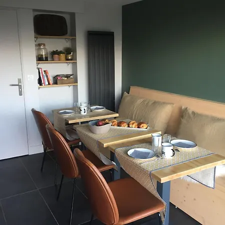 Le Des Voiles Bed & Breakfast *